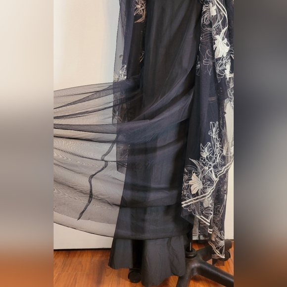 BCBGMAXAZRIA Synthetic Lily Embroidered Floral - Picture 13 of 17